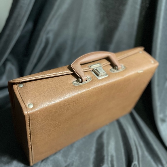 Cassette Case Storage Briefcase  Hold 30 Tapes Faux Brown Leather Vintage - Picture 7 of 13